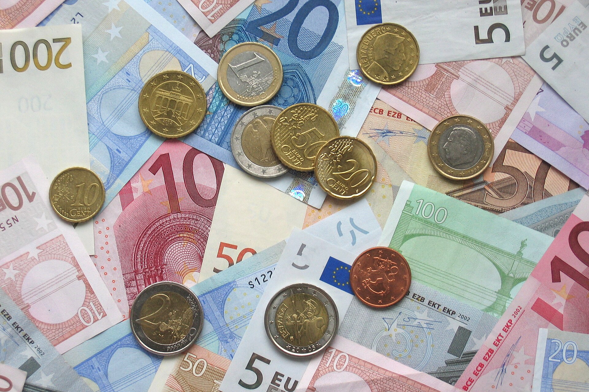 Best Way to Send Money from the UK to Spain for a Winter Stay