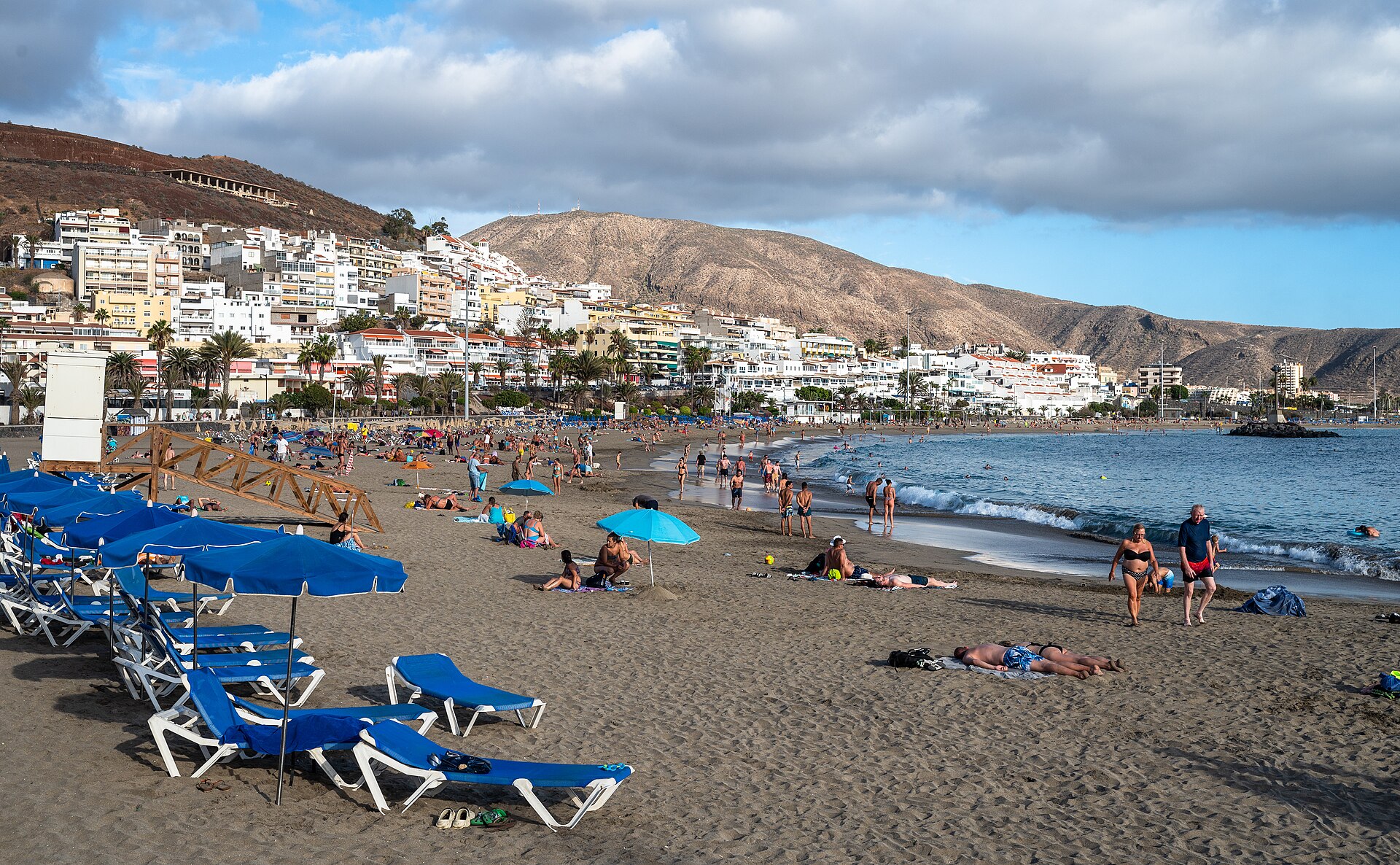 Tenerife Weather in January: North vs South for Long Stays